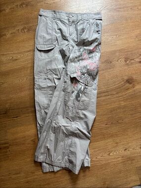 wild fable Light Gray Wide Leg Cargo Pants with Pink Graphic
